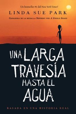 Una Larga Travesía Hasta El Agua: Basada En Una Historia Real (a Long Walk to Water Spanish Edition) - Hardcover | Diverse Reads